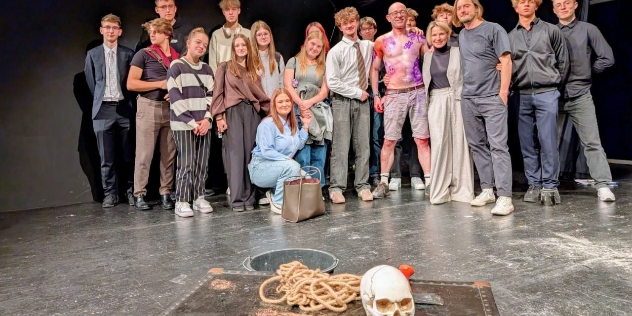 Hamlet z telefonem w ręku, czyli Szekspir po nowemu w Teatrze Korez