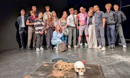 Hamlet z telefonem w ręku, czyli Szekspir po nowemu w Teatrze Korez